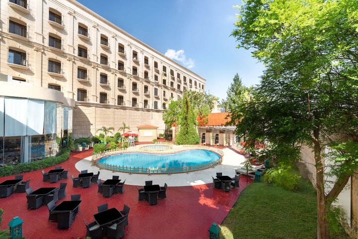 Pools & Facilities
