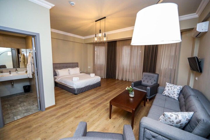 Room 16 of 42