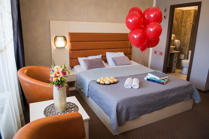 Room 2 of 80