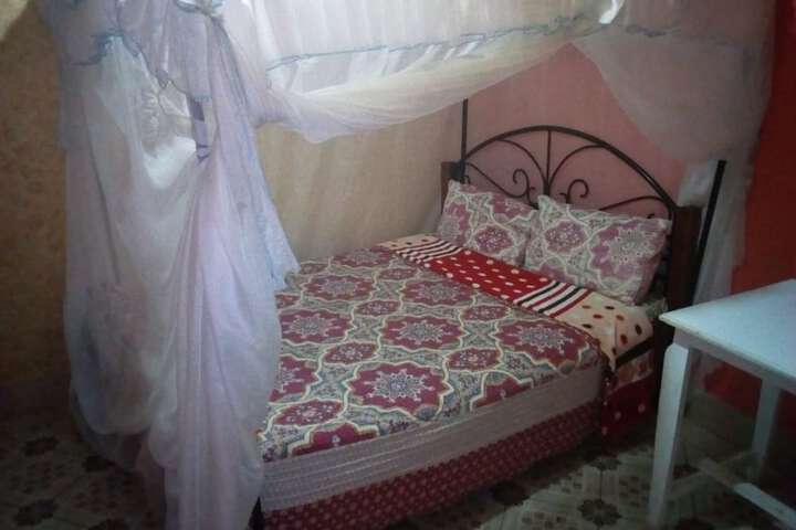 Room 5 of 11