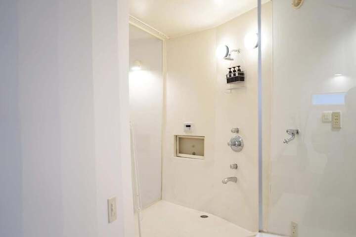 Room 13 of 21
