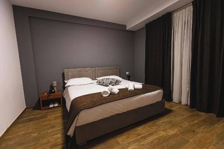 Room 6 of 90
