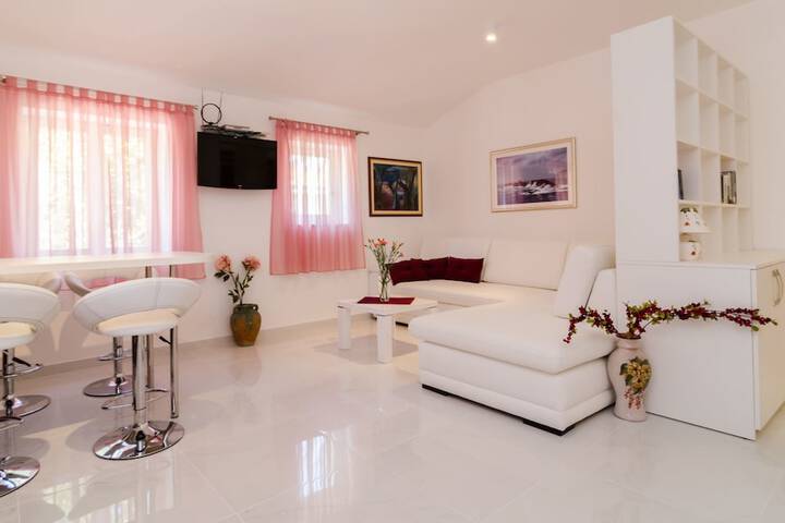 Room 28 of 59