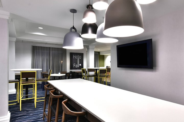Lobby lounge