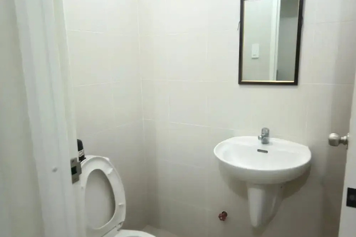 Room 8 of 20