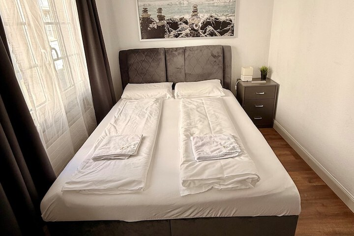 Room 3 of 16