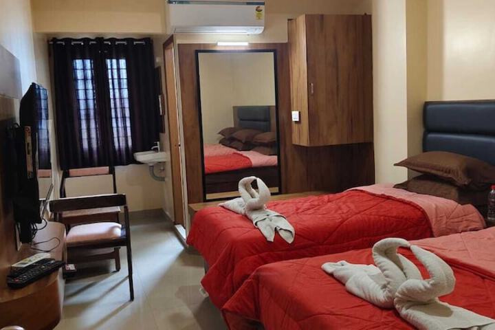Room 4 of 13