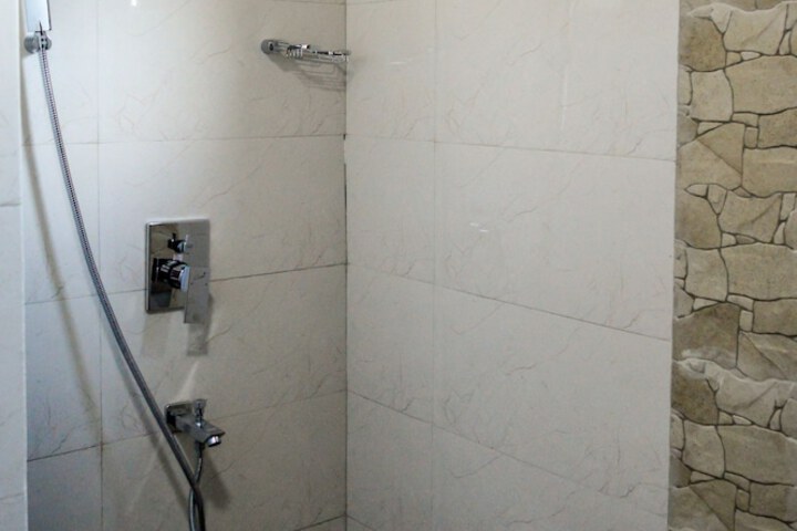 Room 7 of 11