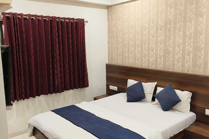 Room 10 of 14