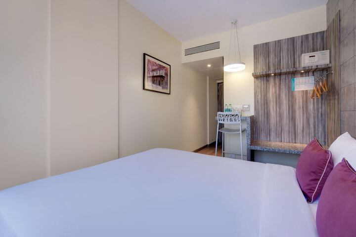 Room 4 of 35