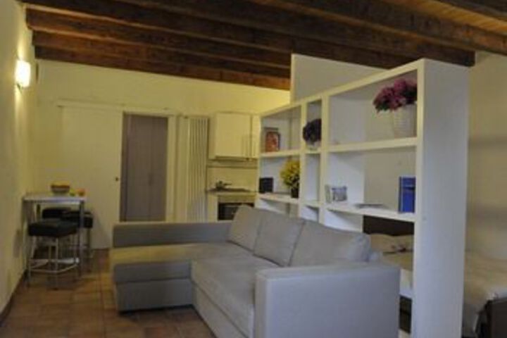 Lounge 90 of 102