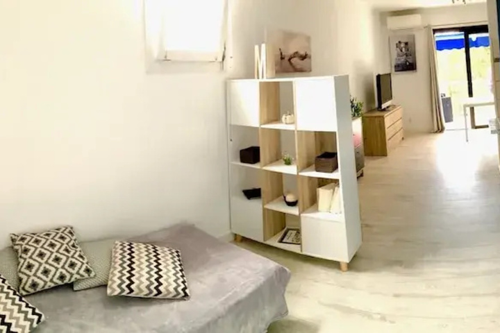 Room 3 of 9