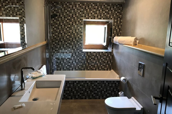 Room 26 of 46