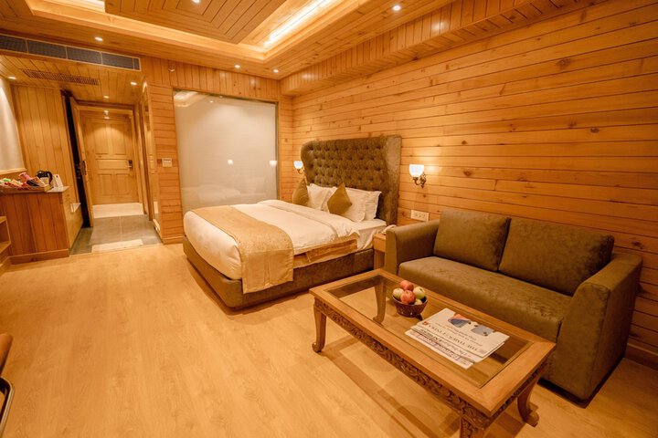 Room 4 of 40