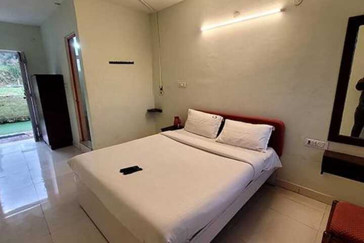 Room 4 of 7