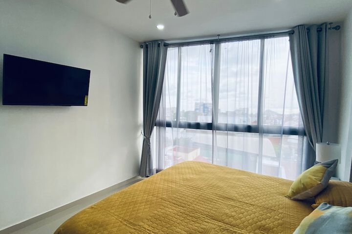 Room 8 of 99