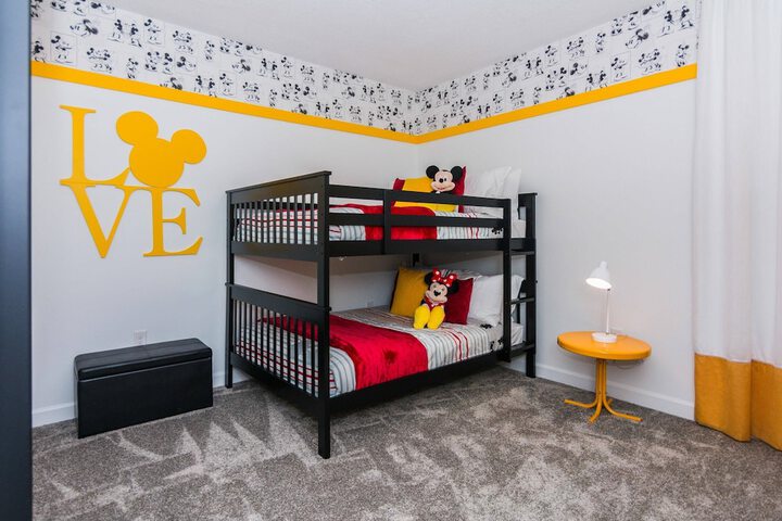 Room 2 of 66