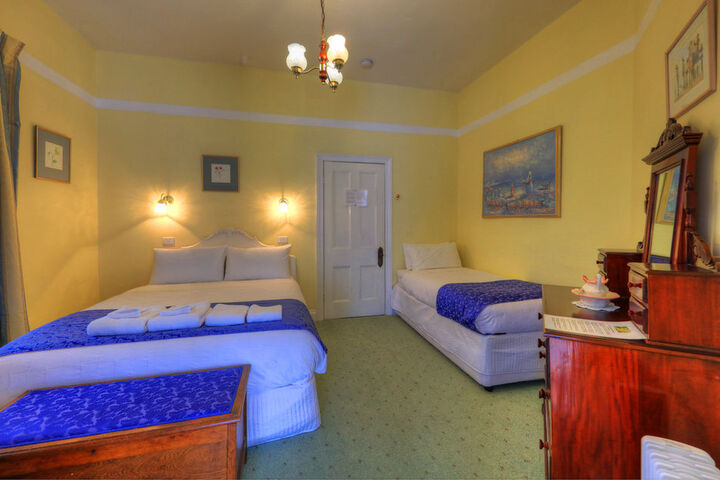 Room 8 of 33