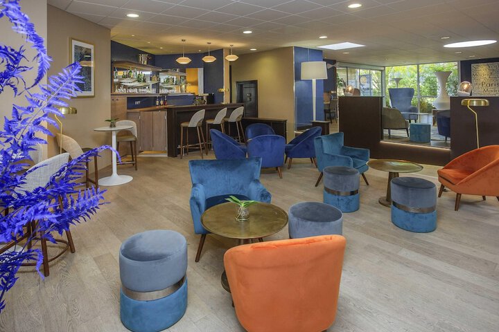 Lounge 57 of 72