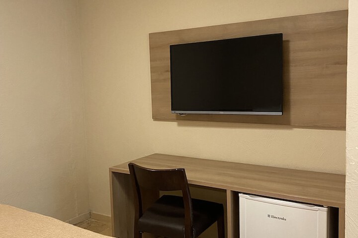 Room 6 of 37