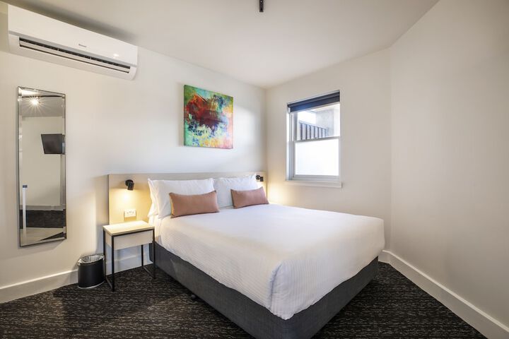 Room 16 of 39