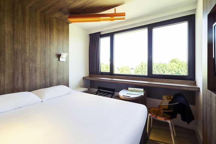 Room 14 of 25