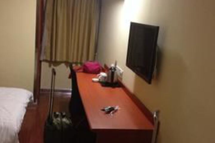 Room 2 of 17
