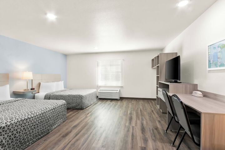 Room 13 of 28