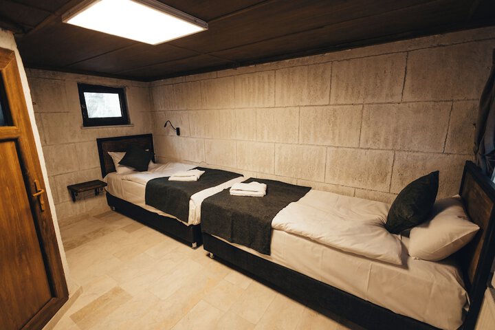 Room 18 of 83