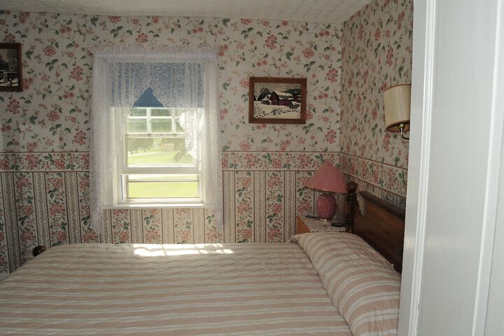 Room 6 of 84