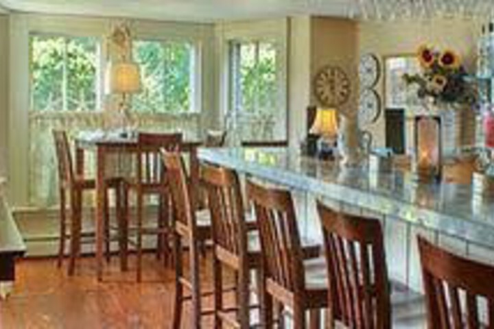 Dining 6 of 11