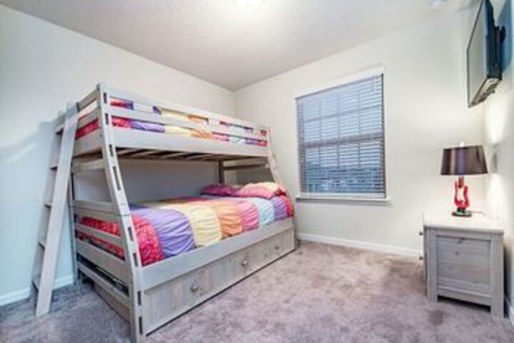 Room 7 of 12