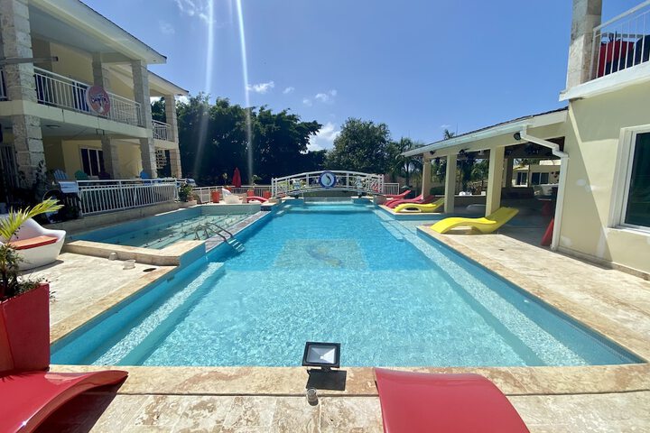 Pool 11 of 25