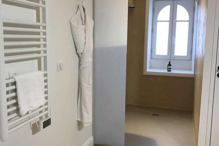 Room 47 of 83
