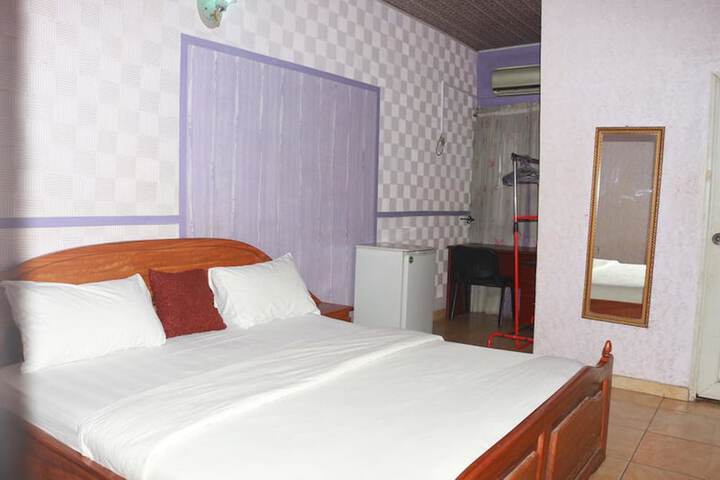 Room 7 of 13