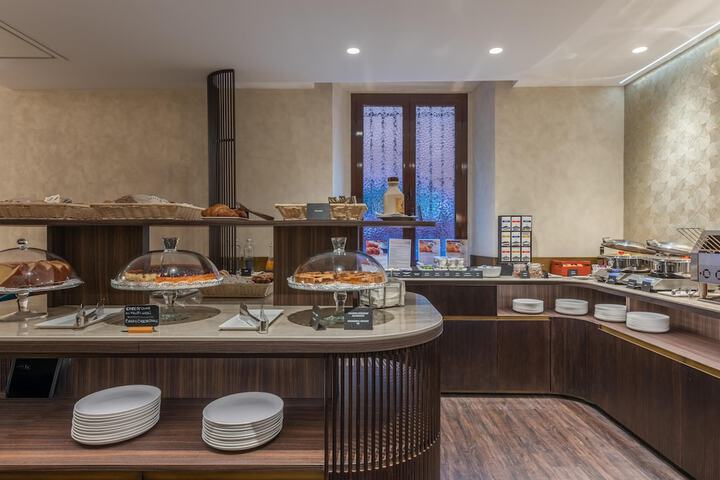 Breakfast/Coffee Service 98 of 110