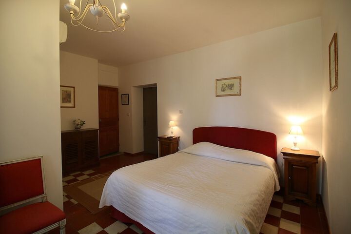 Room 9 of 48