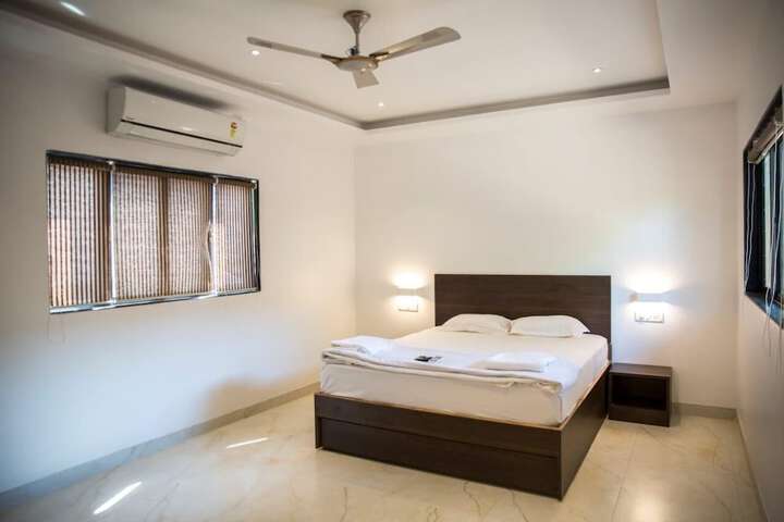 Room 3 of 8