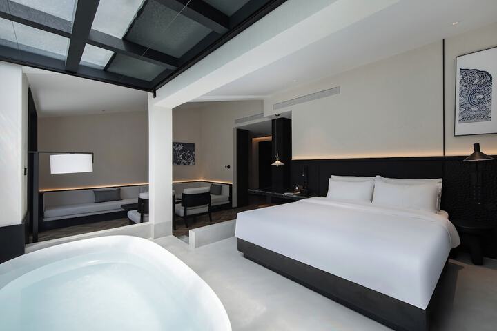 Room 21 of 143