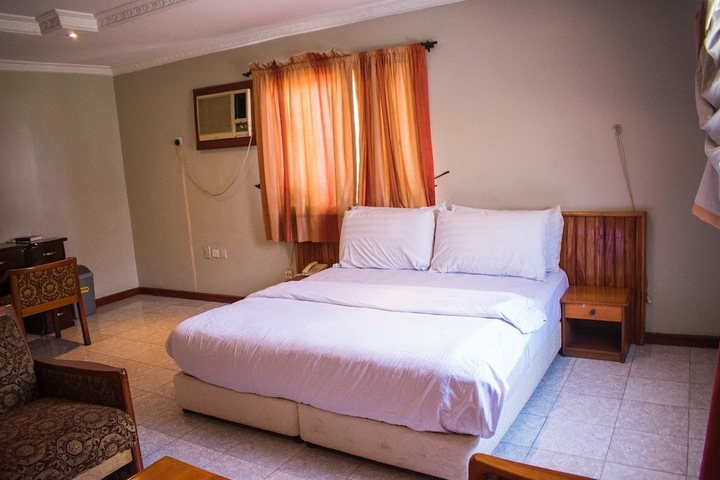 Room 5 of 38