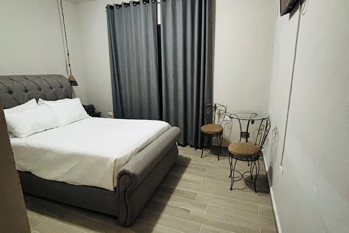 Room 12 of 25