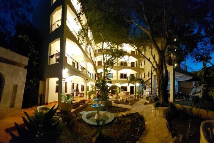 hotel y hostal nojoch che