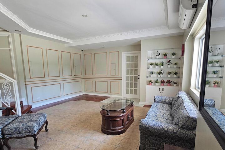 Room 21 of 32