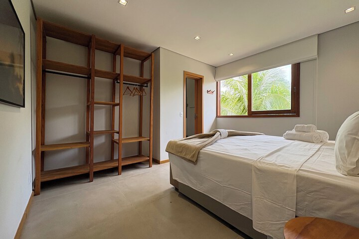 Room 4 of 104