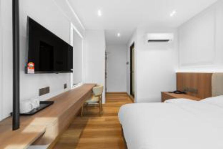 Room 18 of 18