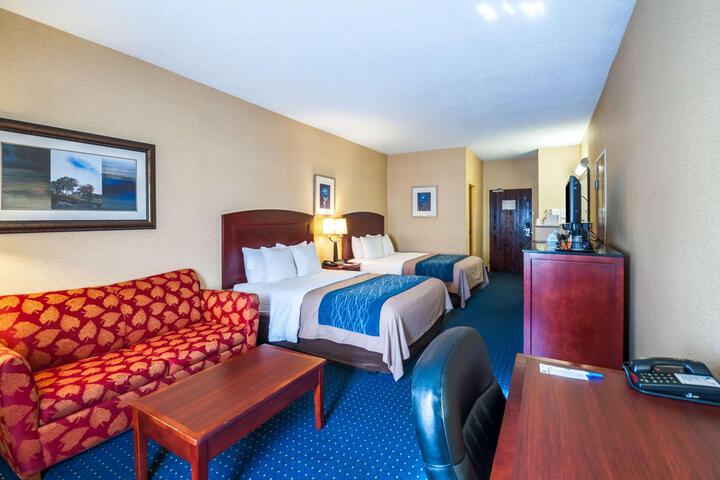 2 Queen Beds (5 of 6)
