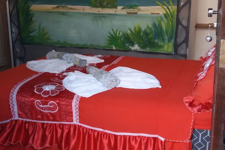 Room 2 of 10