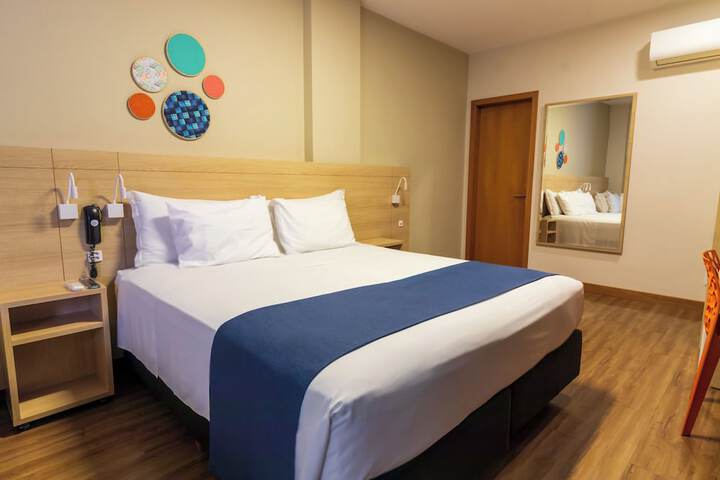 Room 15 of 102