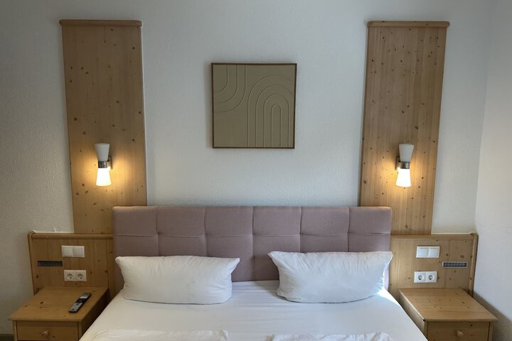 Room 3 of 85