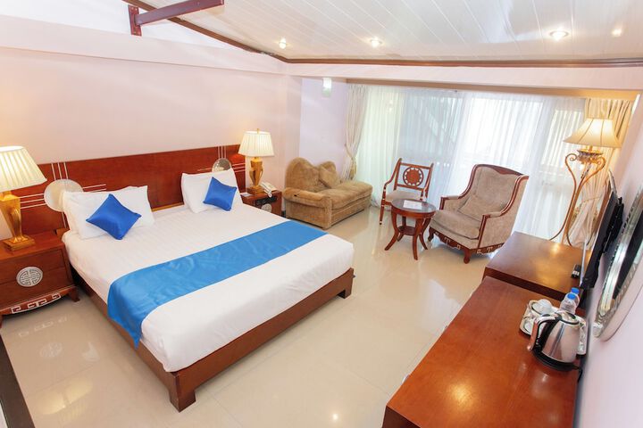 Room 8 of 33
